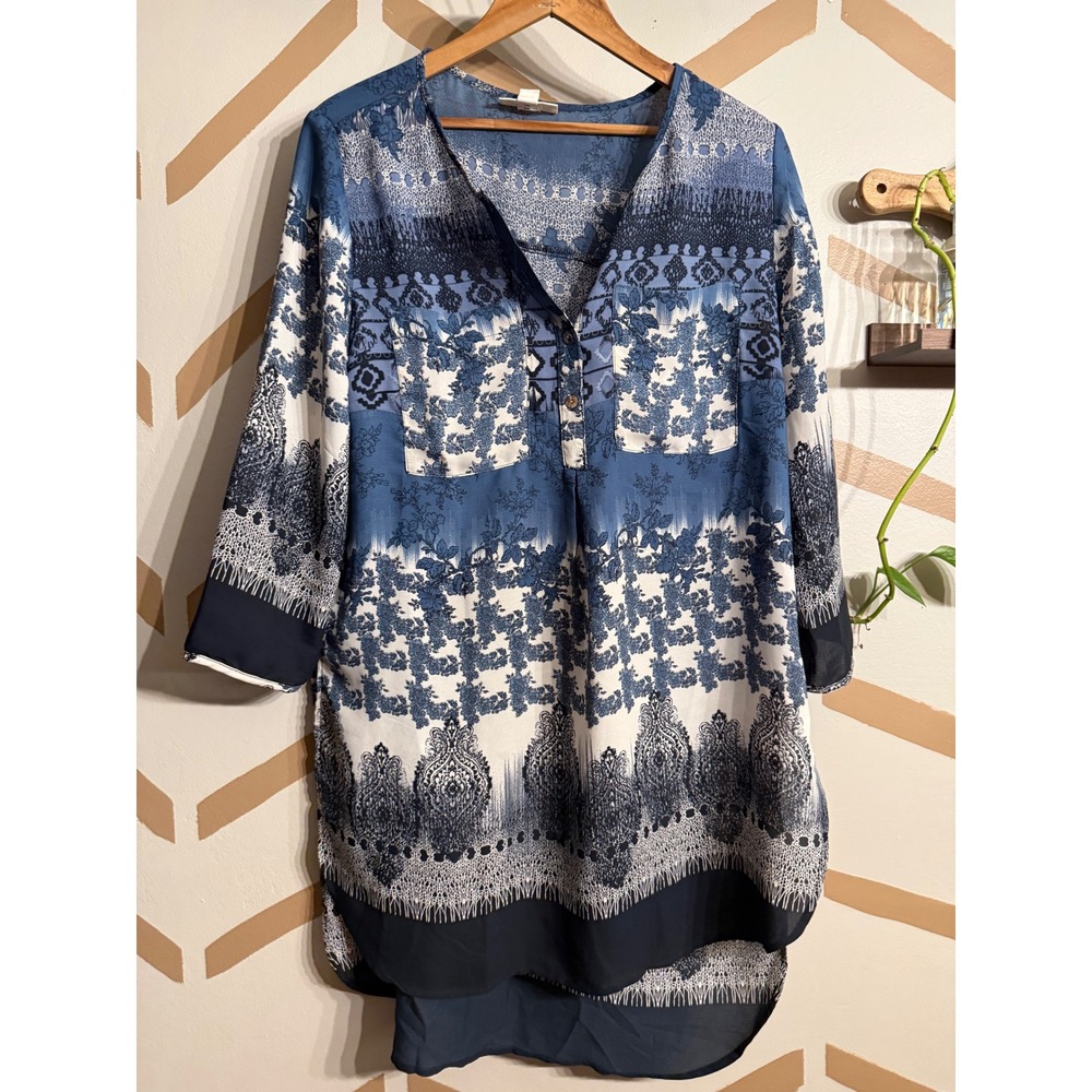 Westport Tunic Blouse Womens Size Medium Blue White Paisley Print 3/4 Sleeve